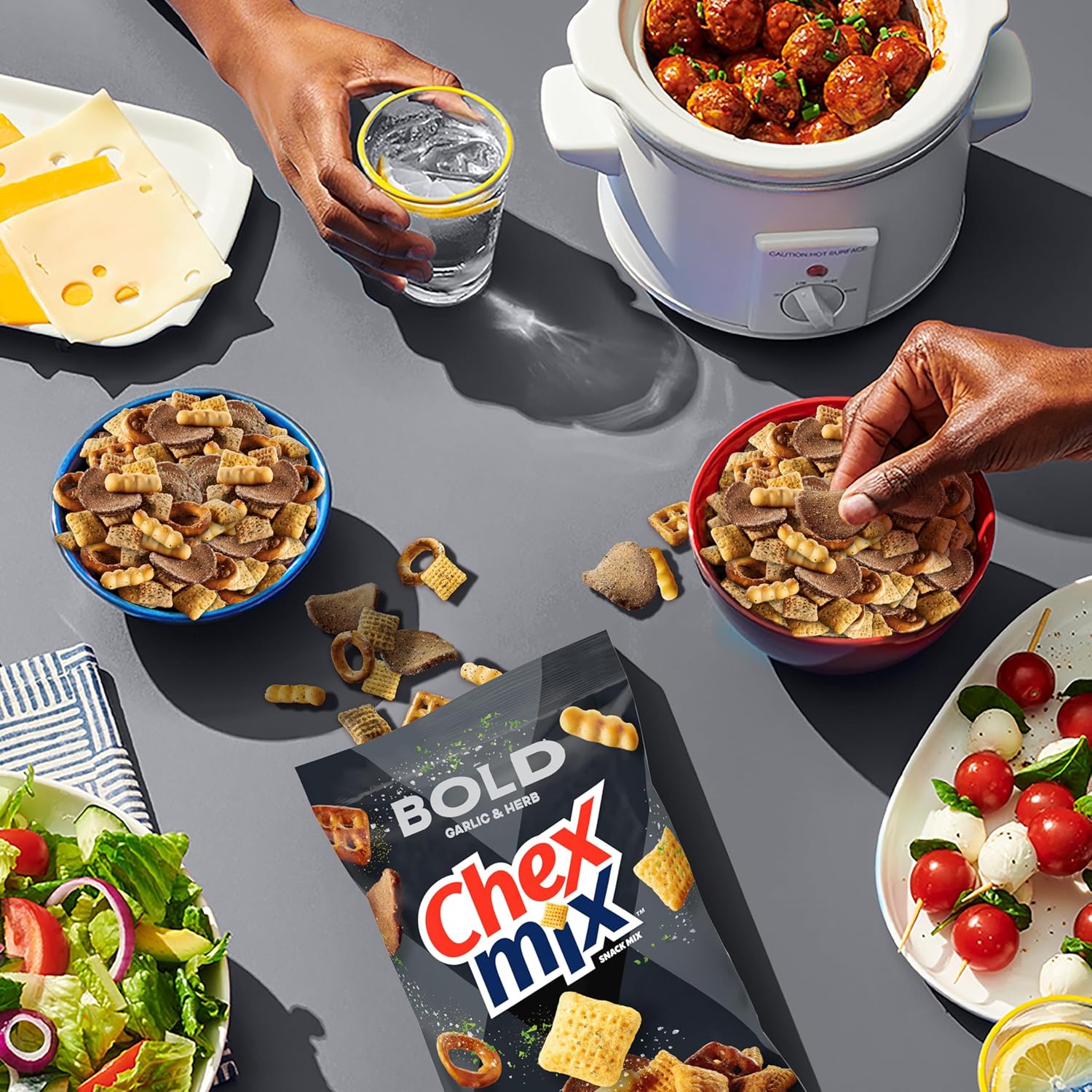 Chex Mix Bold Garlic and Herb Snack Mix – Tailgate and Grill-Out Snack for Outdoor Sports Viewing, 13.5 oz