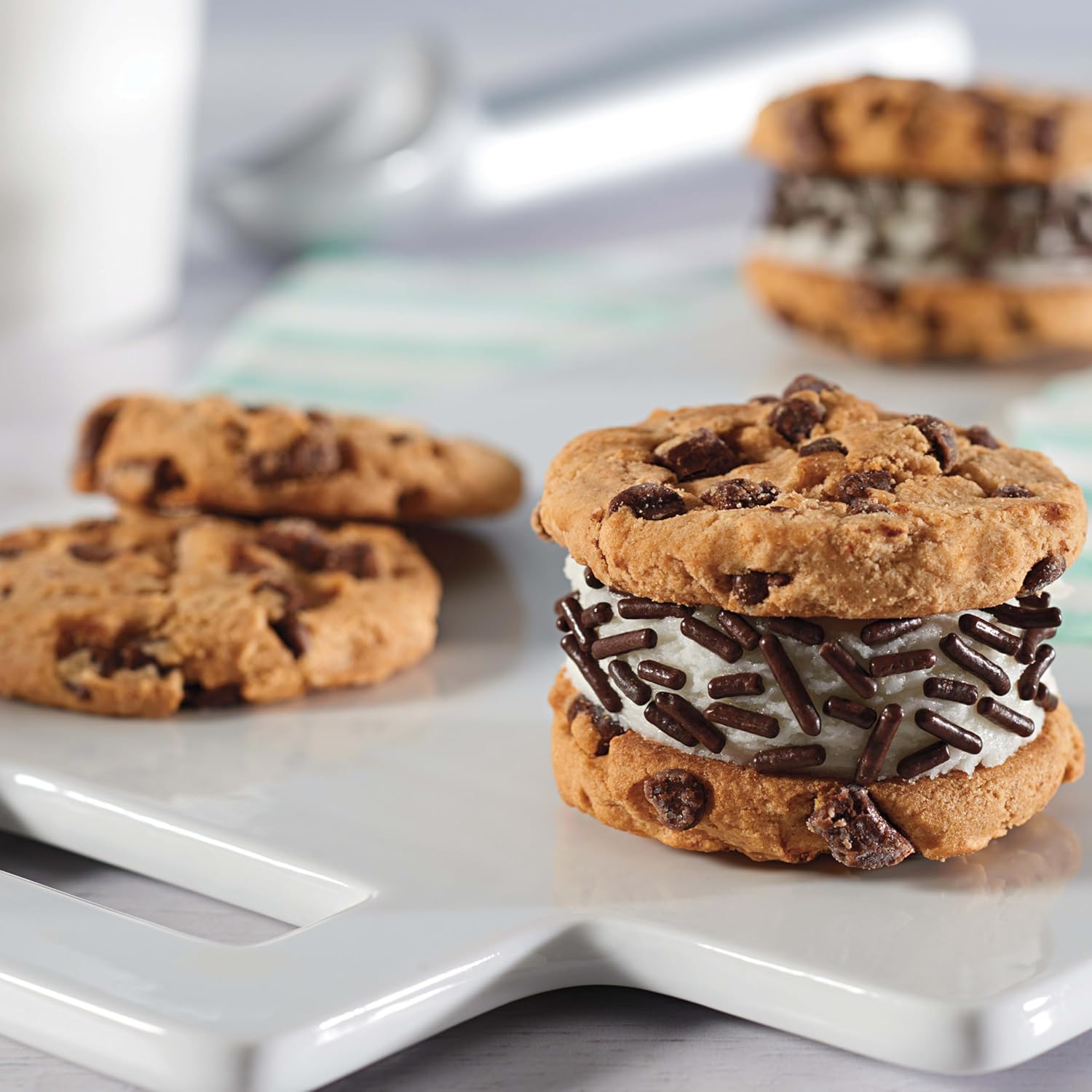 CHIPS AHOY! Chunky Fudgy Cookies Party Size – Camping and Road Trip Snack for Families, 24.75 oz Resealable Pouch